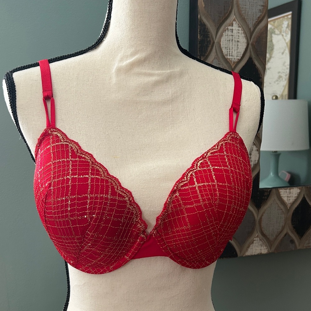 Victoria’s Secret Bombshell Elegant Red Lace Bra